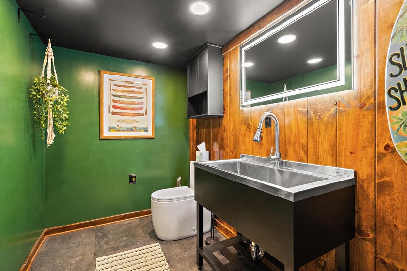 Move-In Ready Updated Home in Valparaiso Near Flint Lake with - photo 23