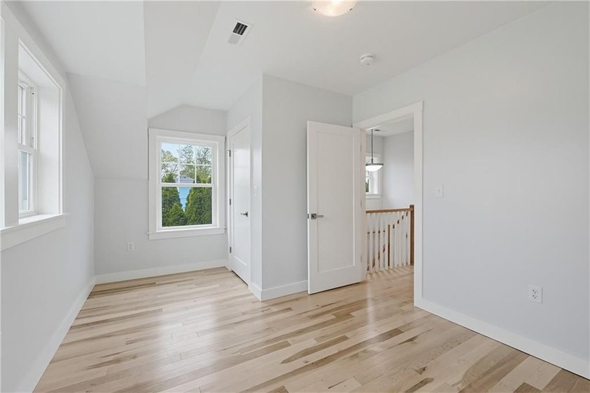Set in a desirable Riverside location just moments from Crescent - photo 24