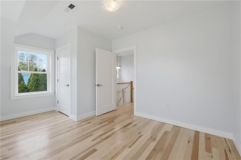 Set in a desirable Riverside location just moments from Crescent - photo 25