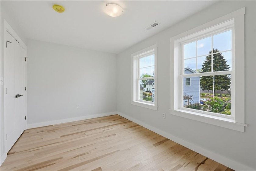 Set in a desirable Riverside location just moments from Crescent - photo 29