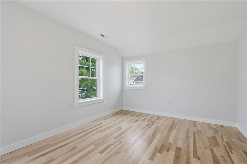 Set in a desirable Riverside location just moments from Crescent - photo 38
