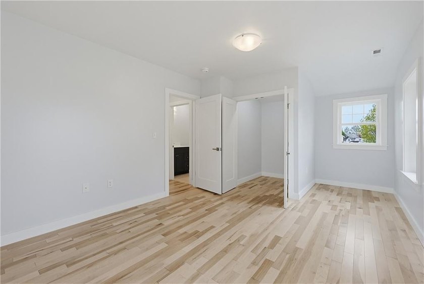 Set in a desirable Riverside location just moments from Crescent - photo 40