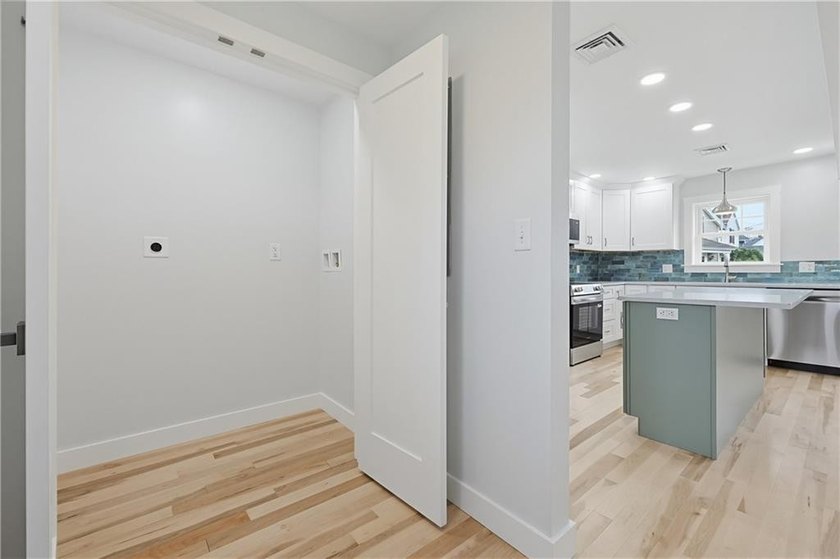 Set in a desirable Riverside location just moments from Crescent - photo 42