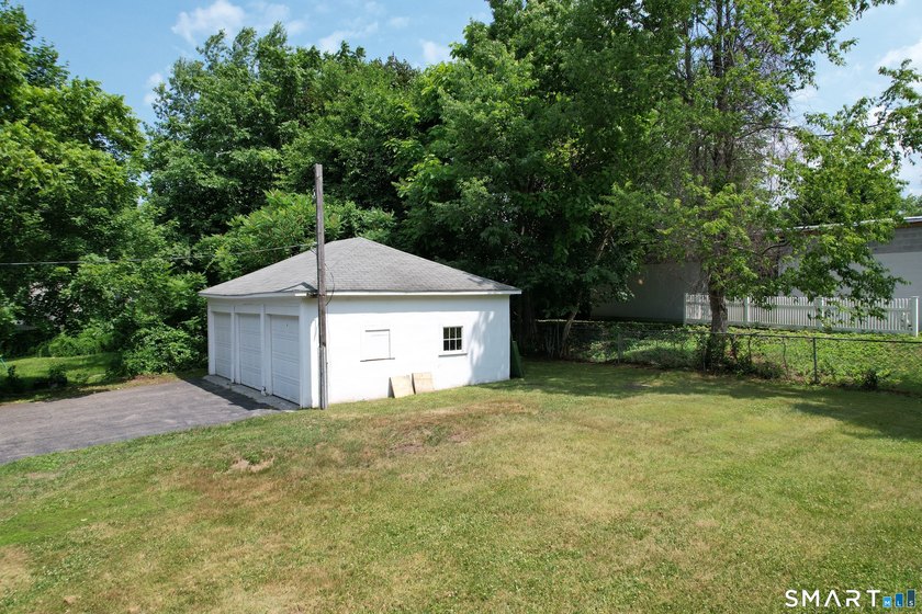 Excellent opportunity for both owner-occupants and investors! - photo 13