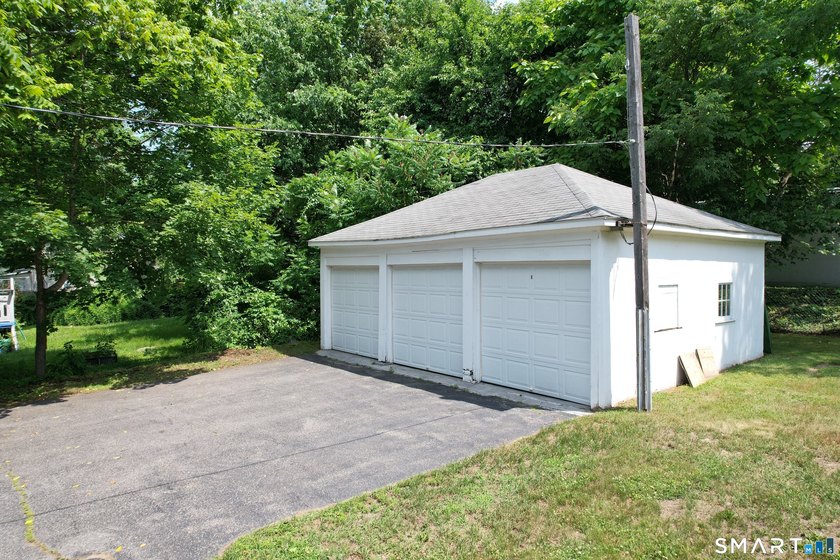 Excellent opportunity for both owner-occupants and investors! - photo 14