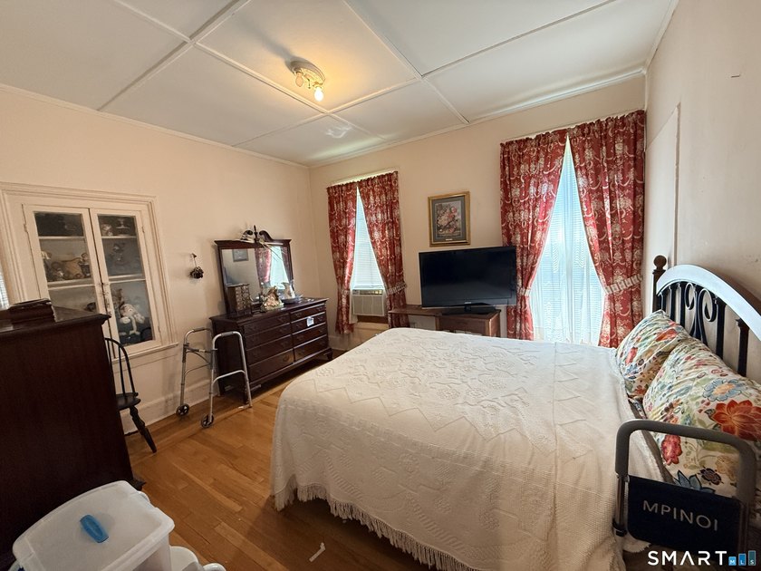 Excellent opportunity for both owner-occupants and investors! - photo 25