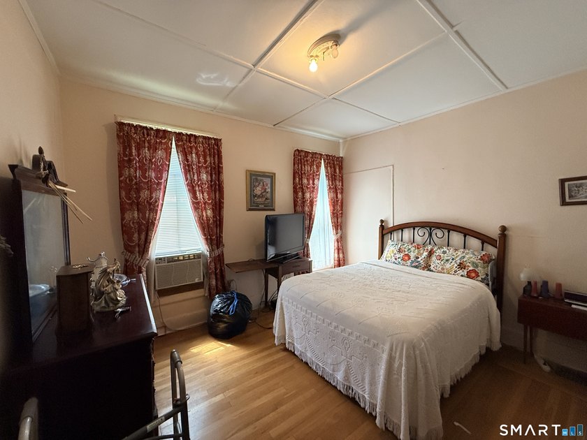 Excellent opportunity for both owner-occupants and investors! - photo 26