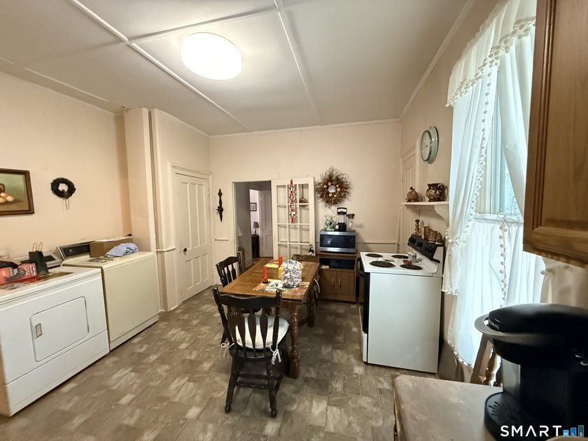 Excellent opportunity for both owner-occupants and investors! - photo 27