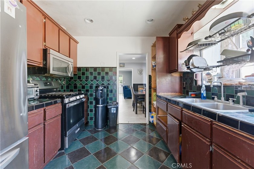 Prepare to be captivated by this stunning residence located in a - photo 6