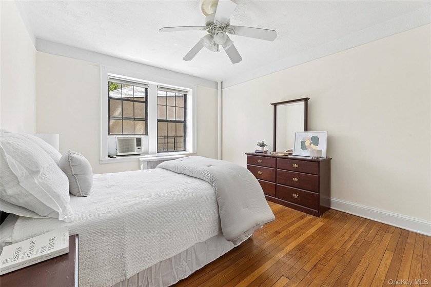 Welcome to Chatwick Gardens in Forest Hills, a distinguished - photo 6