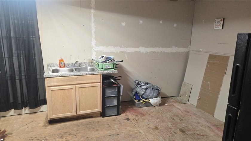 INVESTMENT OPPORTUNITY!! Main house is 4 Bedrooms and 1 Bath and - photo 28