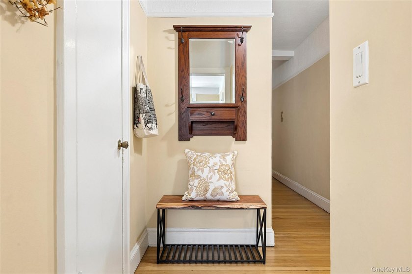 Welcome to Chatwick Gardens in Forest Hills, a distinguished - photo 8