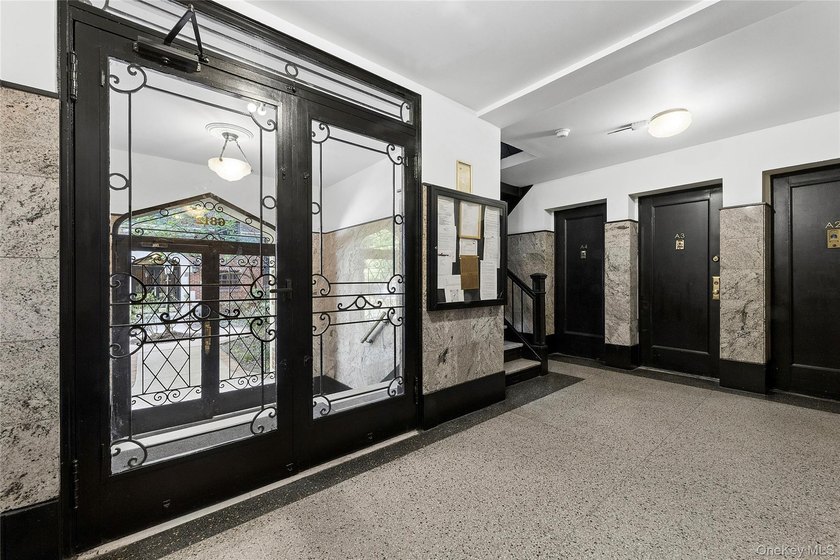 Welcome to Chatwick Gardens in Forest Hills, a distinguished - photo 10
