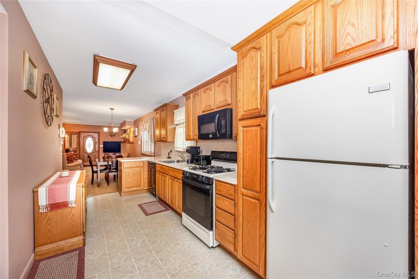 Move In Ready Home In The Desirable Oceanside School District! - photo 9