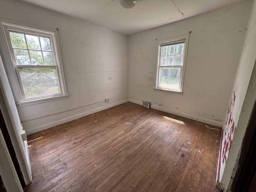 Opportunity awaits with this 3-bedroom, 1-bath home on three - photo 11