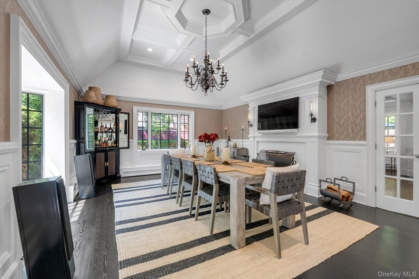 Nestled within Roslyn's historic Sinclair Martin enclave, this - photo 11