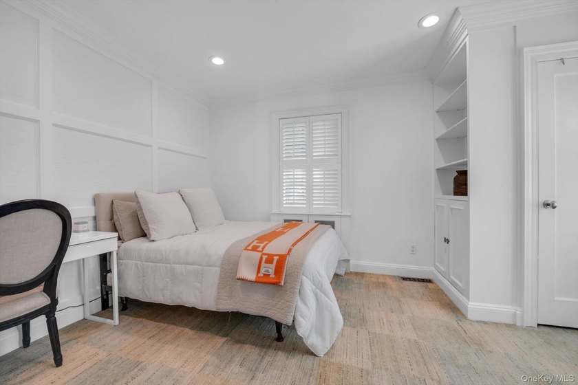 Nestled within Roslyn's historic Sinclair Martin enclave, this - photo 12