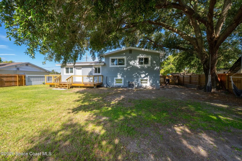 TRI LEVEL HOME on .26 of an acre! 3 Bedroom 2 bath with Living - photo 14