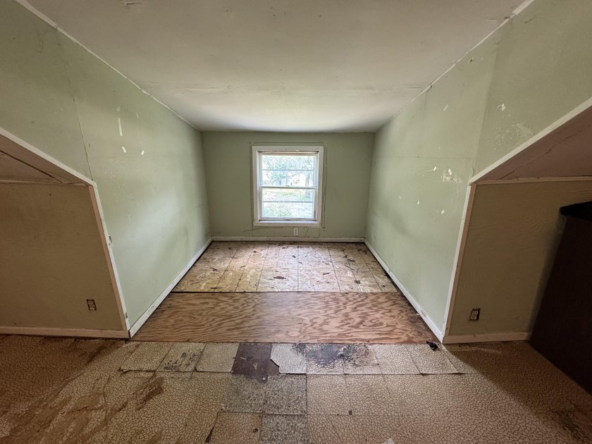 Opportunity awaits with this 3-bedroom, 1-bath home on three - photo 15