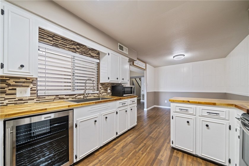 Welcome to this beautifully updated 3-bedroom, 2-bath home - photo 16