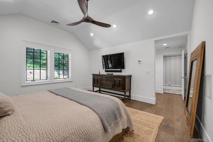 Nestled within Roslyn's historic Sinclair Martin enclave, this - photo 19