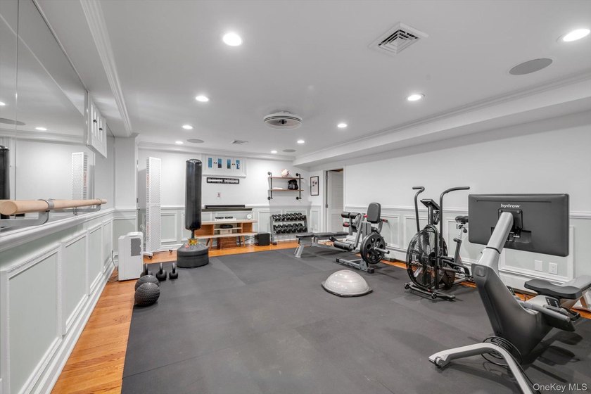 Nestled within Roslyn's historic Sinclair Martin enclave, this - photo 21