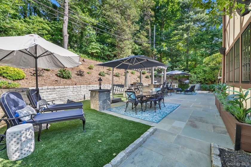 Nestled within Roslyn's historic Sinclair Martin enclave, this - photo 25