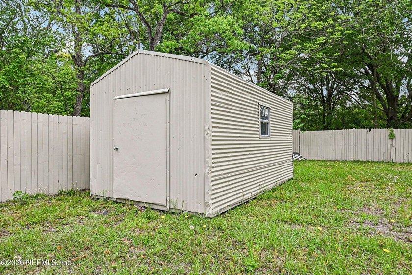 Come check out this four-bedroom, one-bathroom home is move-in - photo 31
