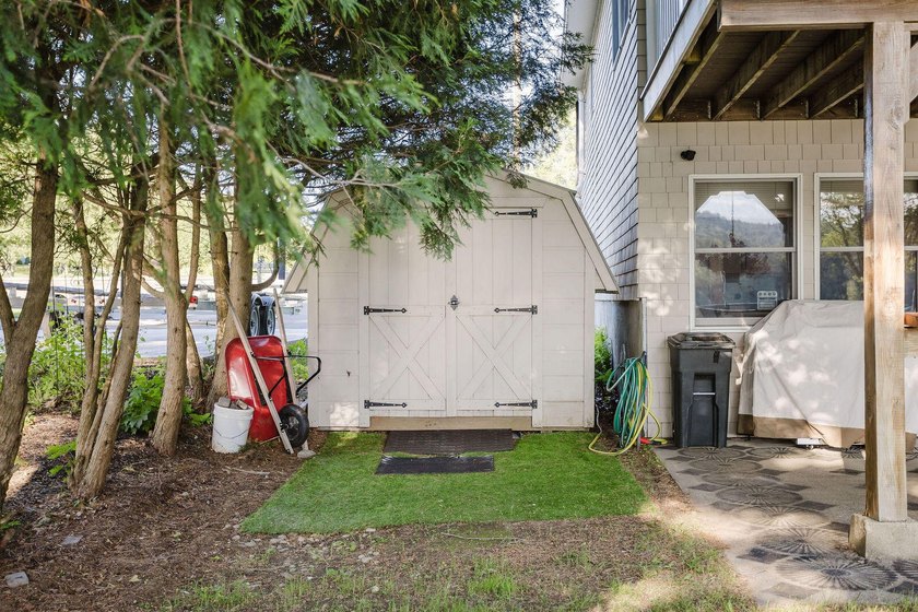 Charming Year-Round Waterfront Retreat on Brettuns Pond! - photo 44