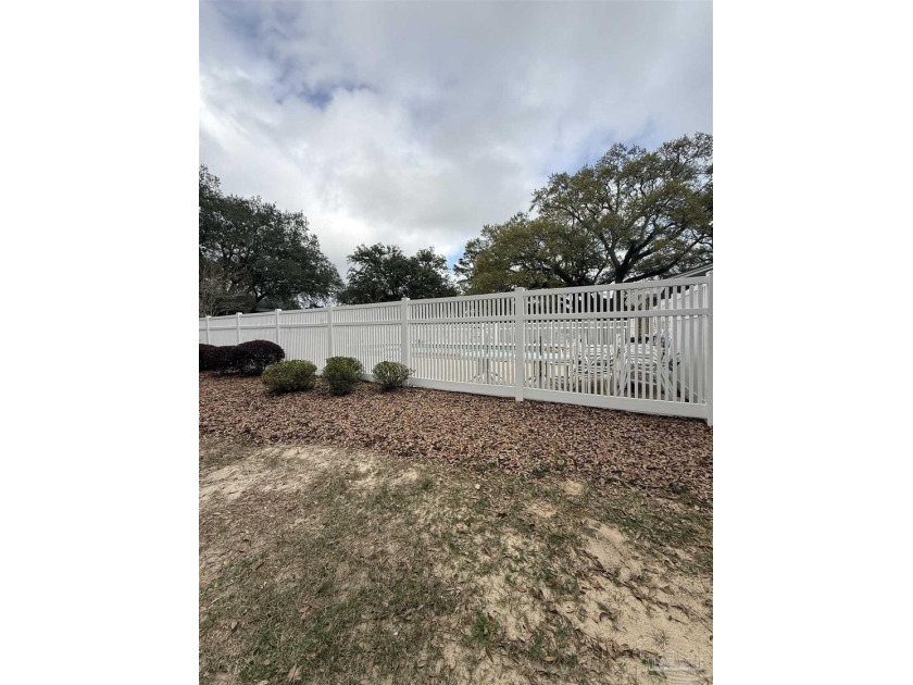 REDUCED PRICE!! I HAVE A VERY MOTIVATED SELLER. THIS TOWNHOME IS - photo 22