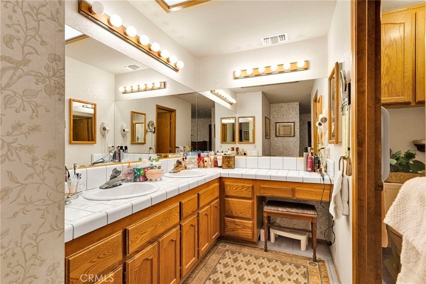 13748 Greenwood - photo 37