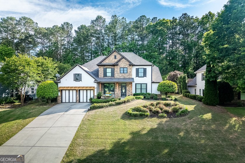 Welcome to 239 Highwoods Pkwy - a craftsman-style beauty - photo 2