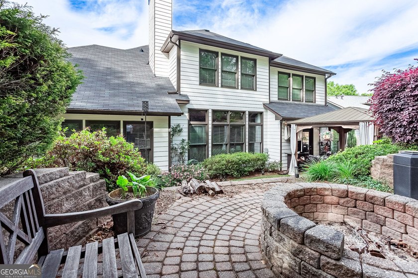 Welcome to 239 Highwoods Pkwy - a craftsman-style beauty - photo 3