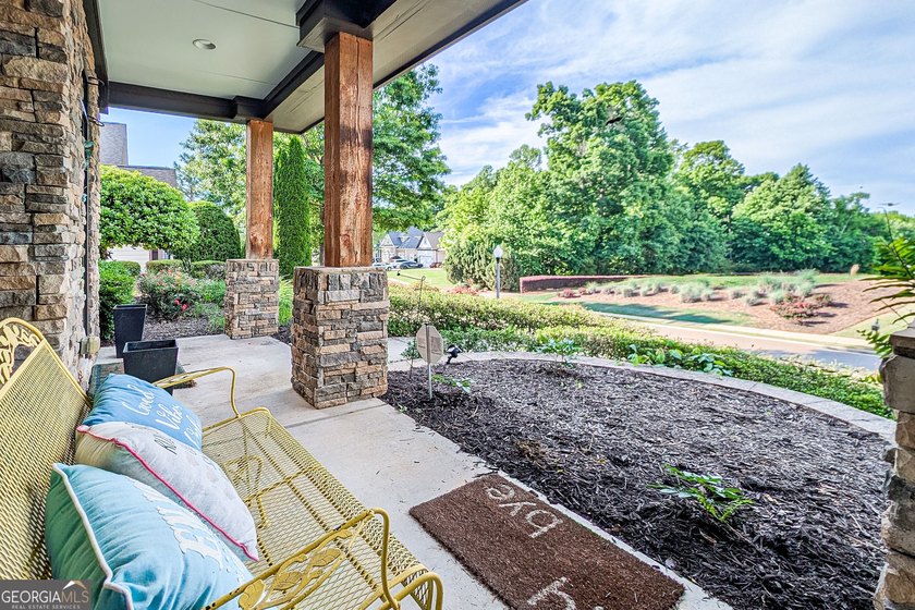 Welcome to 239 Highwoods Pkwy - a craftsman-style beauty - photo 6