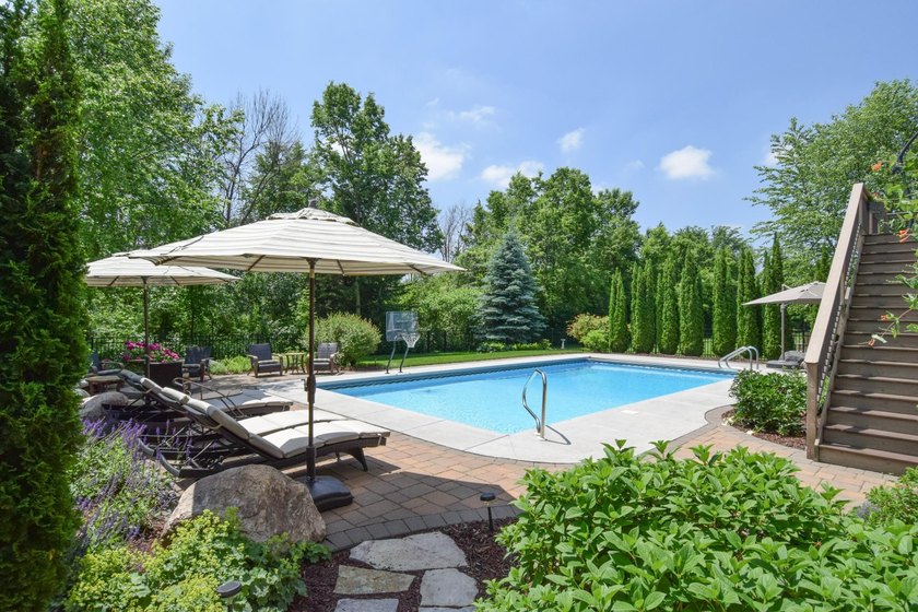 Welcome to a one-of-a-kind luxury retreat where thoughtful - photo 3