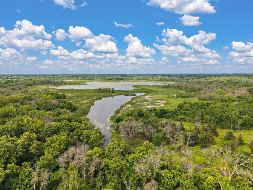 Welcome to a one-of-a-kind luxury retreat where thoughtful - photo 9