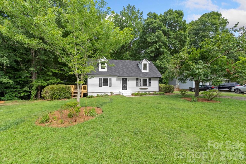 Welcome home to this recently renovated 4-bedroom property - photo 3