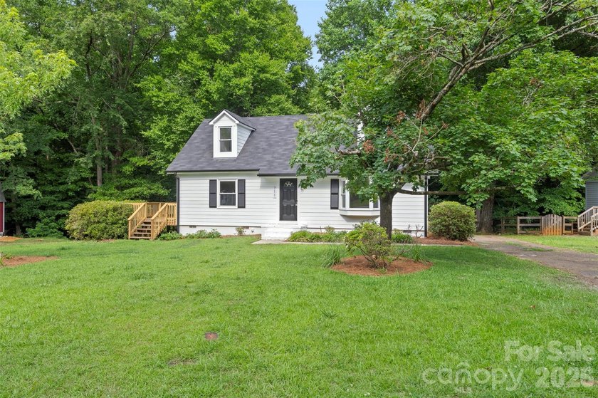 Welcome home to this recently renovated 4-bedroom property - photo 6