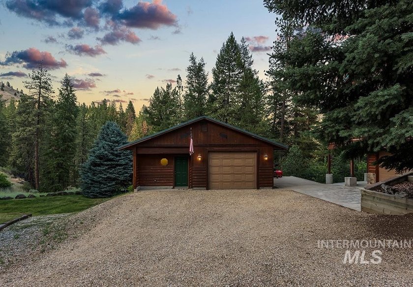Nestled on 3.45 private acres in Wilderness Ranch on Daggett - photo 8