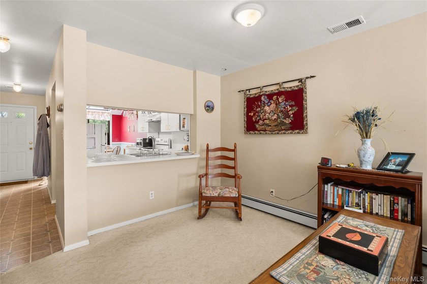 Welcome to this well-maintained home offering comfort - photo 5