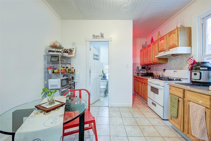 Welcome to 150 Ridgewood Avenue, a spacious fully detached - photo 7