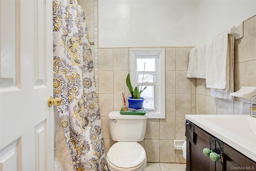 Welcome to 150 Ridgewood Avenue, a spacious fully detached - photo 8