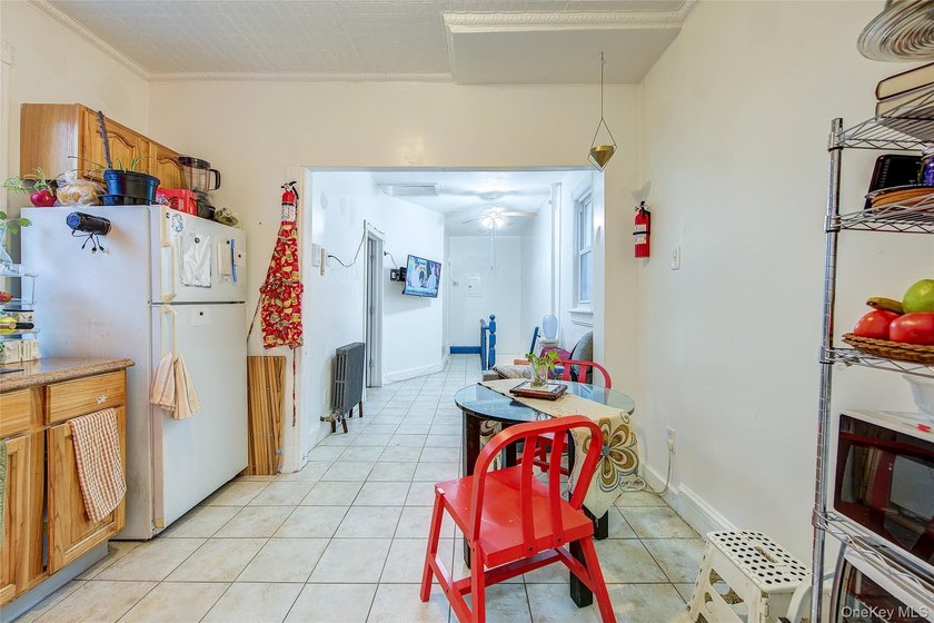 Welcome to 150 Ridgewood Avenue, a spacious fully detached - photo 9