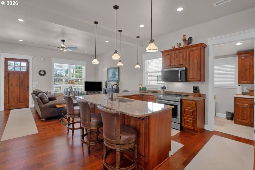 *Available Fully Furnished* 5 Bed 3 Bath residence. Here is your - photo 11