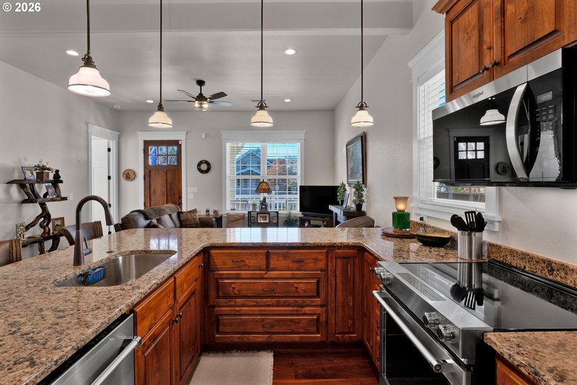*Available Fully Furnished* 5 Bed 3 Bath residence. Here is your - photo 12