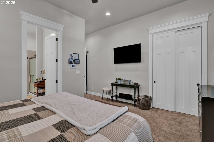 *Available Fully Furnished* 5 Bed 3 Bath residence. Here is your - photo 22