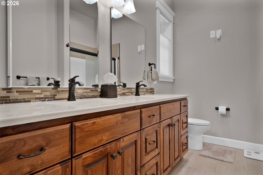 *Available Fully Furnished* 5 Bed 3 Bath residence. Here is your - photo 23