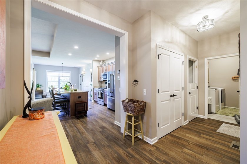 Built by Pridemark Homes, this immaculate ranch townhouse offers - photo 3