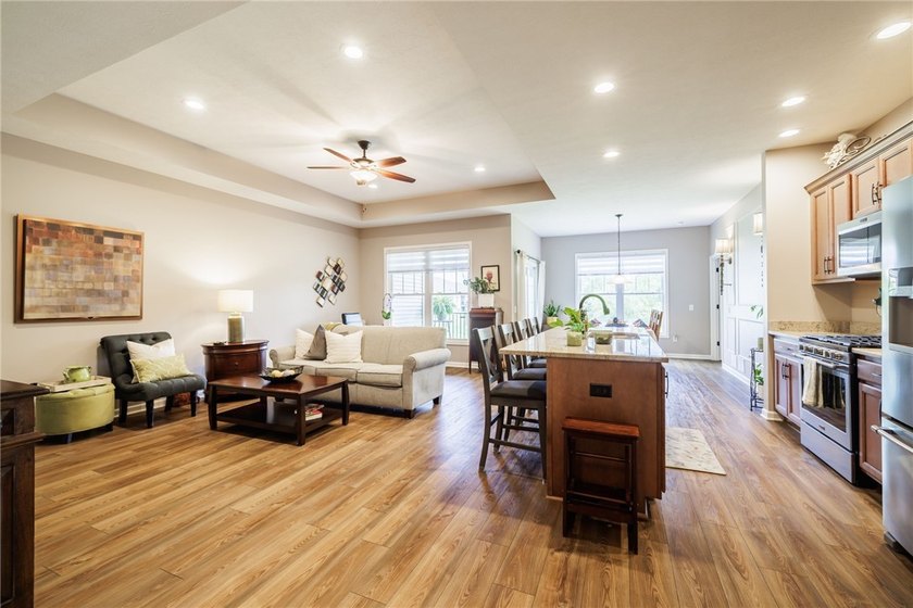 Built by Pridemark Homes, this immaculate ranch townhouse offers - photo 5