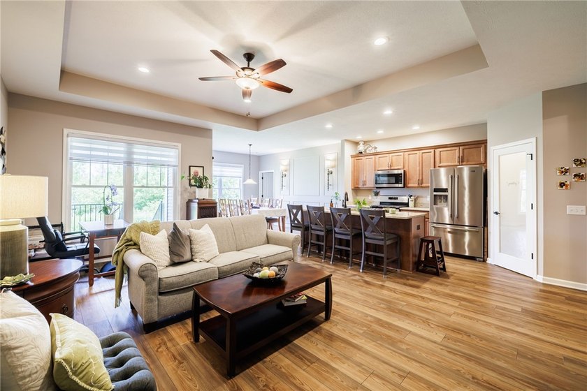 Built by Pridemark Homes, this immaculate ranch townhouse offers - photo 6